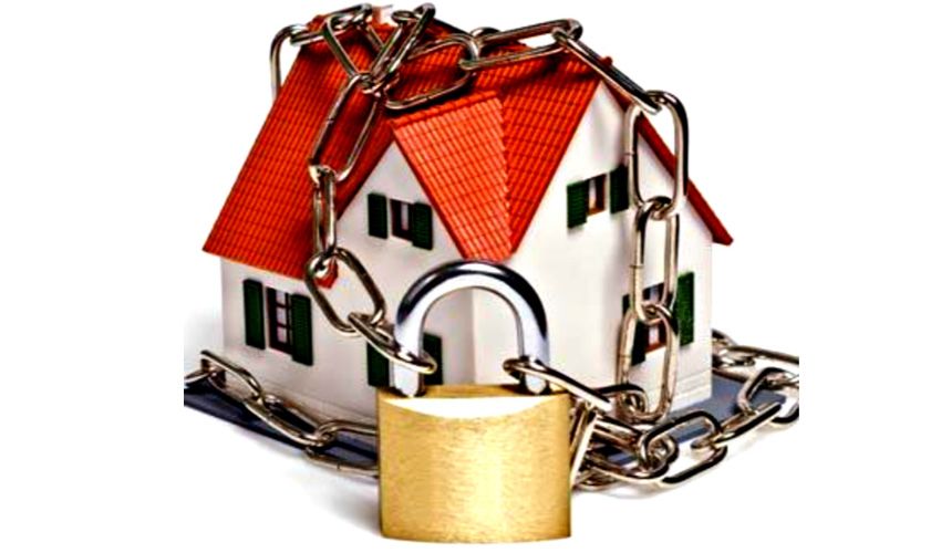 Gekeurde cilinder met stevig beslag bij een huis in Spijkenisse Gekeurde cilinder met stevig beslag bij een huis in Spijkenisse